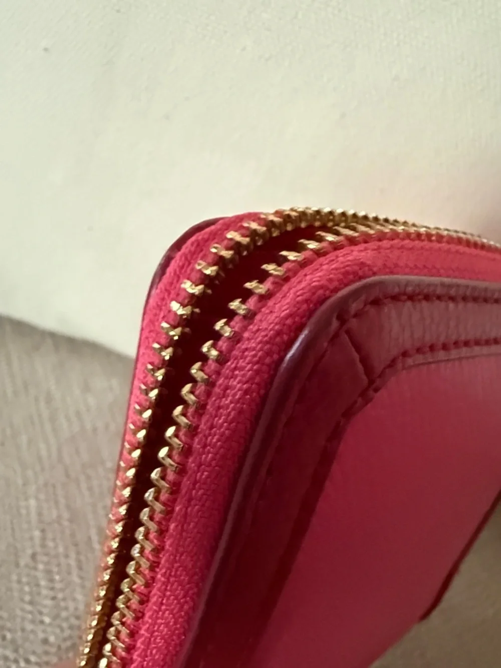 Vera Bradley Zuri Wallet Pink Red Leather Zip Around Bi Fold New - Picture 7 of 9